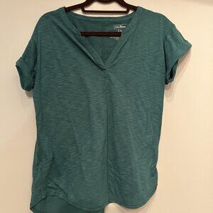 L.L. Bean Green Short Sleeve T Shirt V Neck Buttons Cuffed Sleeves Small  💗